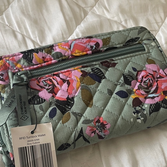 Vera Bradley Green Floral Quilted Wallet - Picture 5 of 6